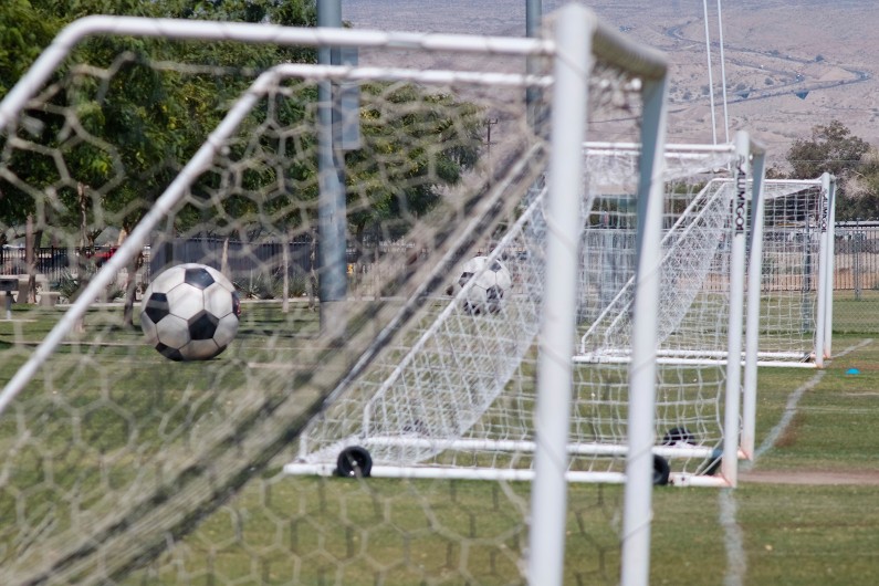 Fuji-X-E2-Fujinon-200mm-F4.5-SLR-Lens-Fotodiox-Adapter-Soccer-Field-Park-2