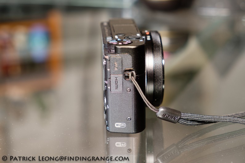 sony-rx100-v-review-battery-compartment-door