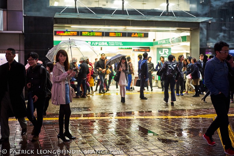 Leica-M-240-21mm-Summilux-M-f1.4-ASPH-Candid-Street-Photography-Shibuya-Night-Tokyo-Japan