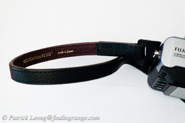 Cinturino Per Fotocamera In Pelle Italiana Artisan&amp;Artist ACAM-280-DBR &ndash; Marrone Scuro, Made In Japan